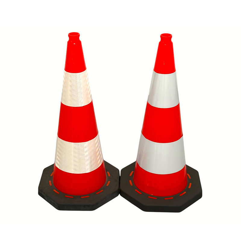 Cono di sicurezza stradale in PVC a base ottagonale ad alta visibilità con resistenza al vento e stabilità superiori