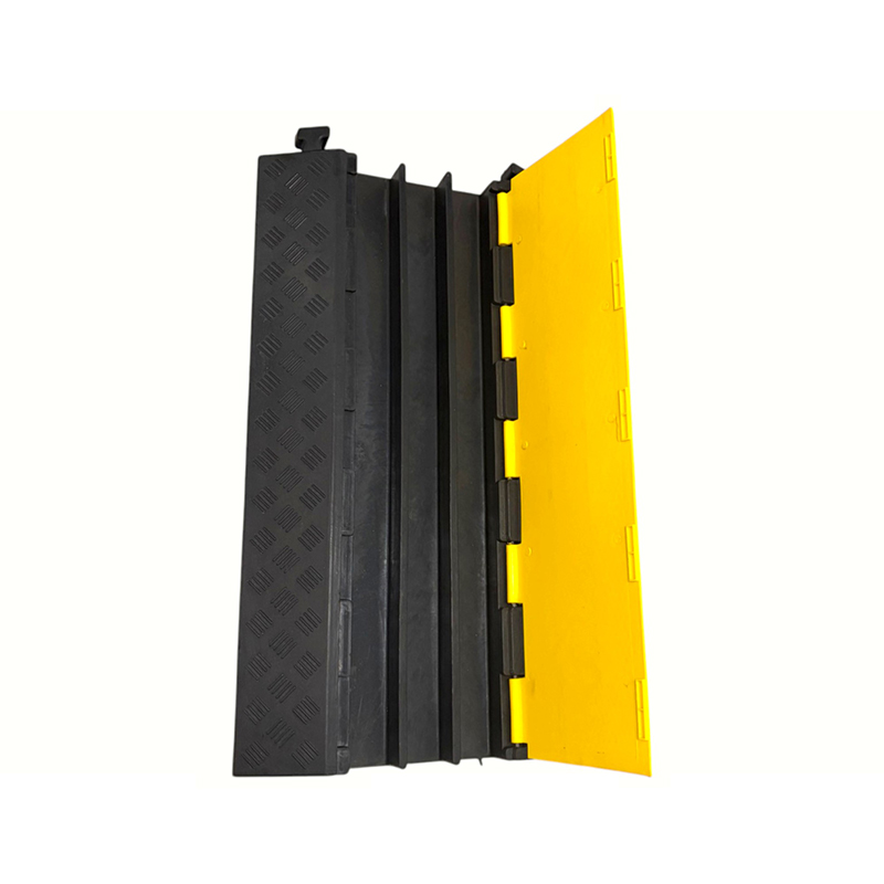 Base in gomma rinforzata Copertura in PVC ad alta capacità di carico Protezione cavo a 3 canali per carichi pesanti