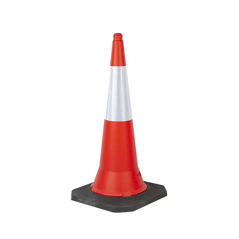 Cono stradale in plastica resistente con base in gomma