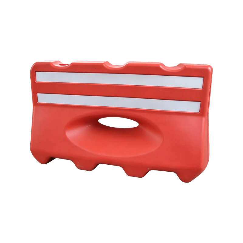 Barriera stradale in plastica riempita d'acqua ad incastro per la sicurezza stradale