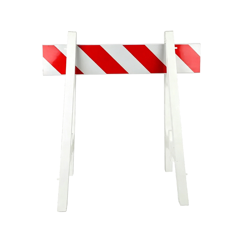 Barricata in plastica con struttura ad A e traverse riflettenti